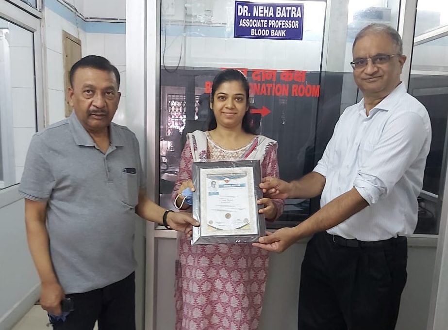 लायंस क्लब देहरादून हिमगिरी ने डॉक्टर नेहा बत्रा को दिया डिवाइन डॉक्टर अवॉर्ड