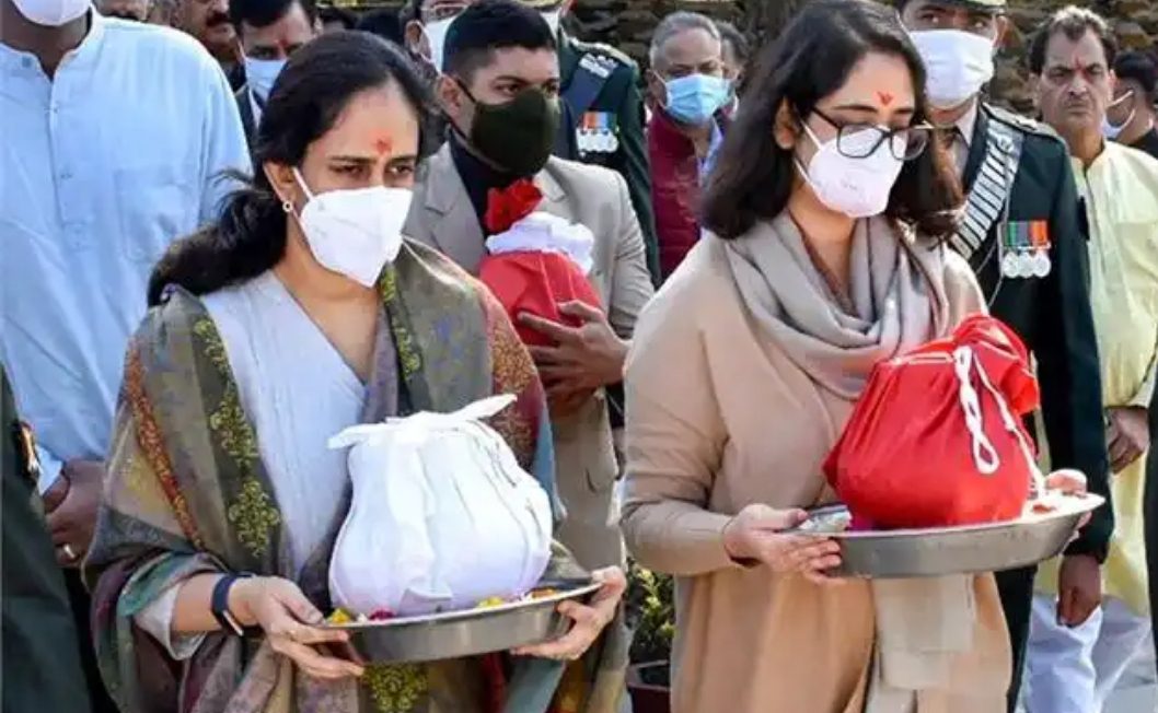 CDS बिपिन रावत की बेटियों को भाजपा ने भेजा चुनाव लड़ने का प्रस्ताव