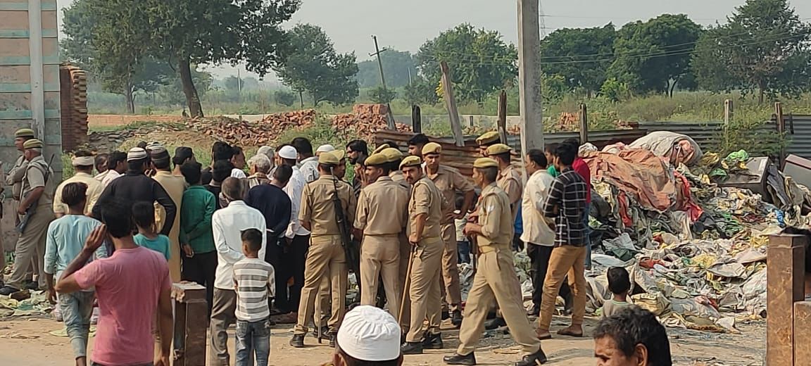 Bagpat news : थाने में पति की दी थर्ड डिग्री, सदमें में पत्नी की हार्टअटैक से मौत, गांव में तनाव