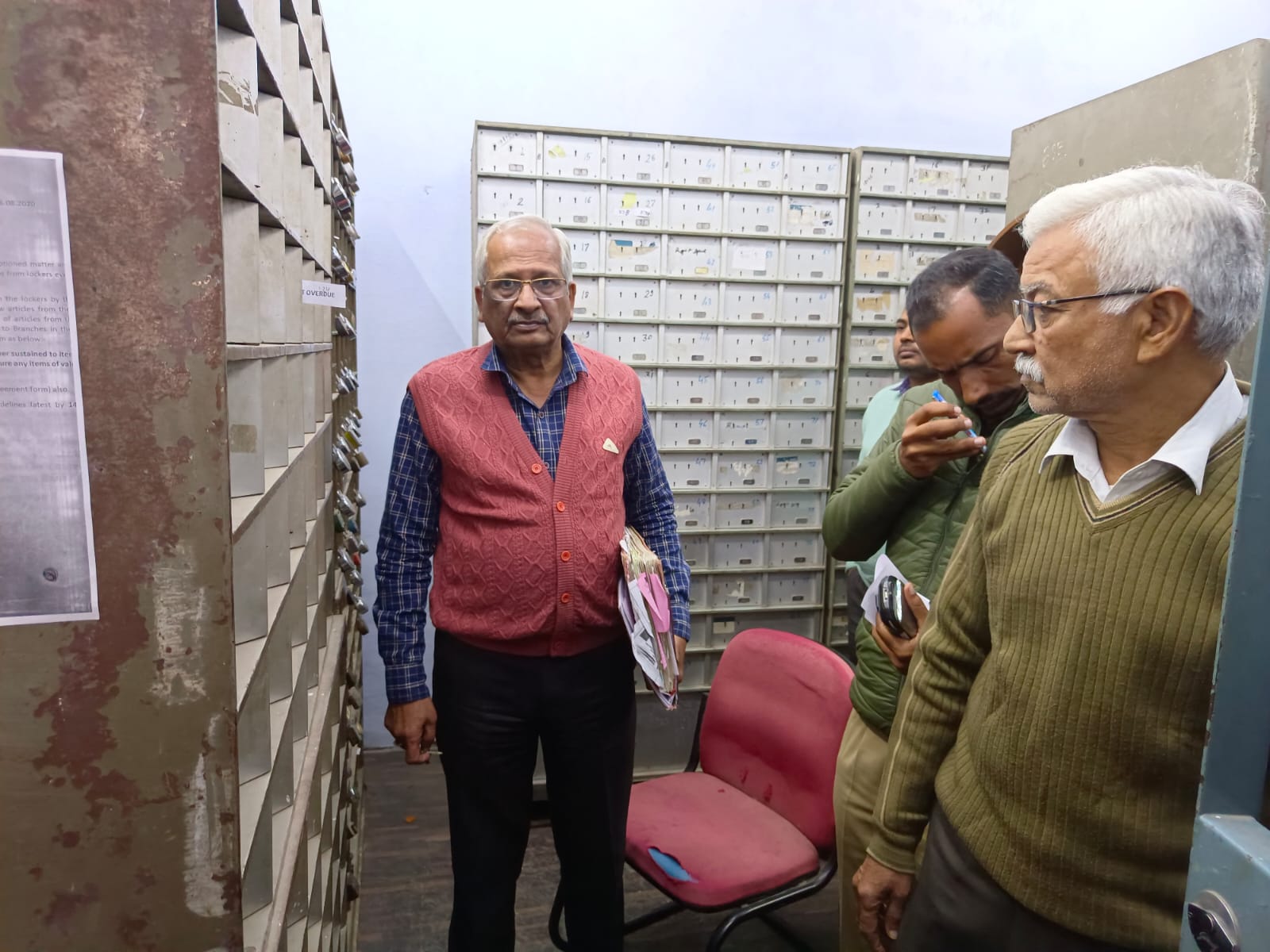 बिजनौर में बैंक लॉकर से गायब हो गए लाखों रुपये के आभूषण, बैंक में मचा हड़कंप